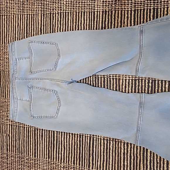 NWT FREE PEOPLE 'JUST FLOAT ON' FLARE JEANS - Picture 12 of 15